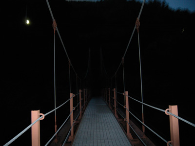山の吊り橋…PM7時